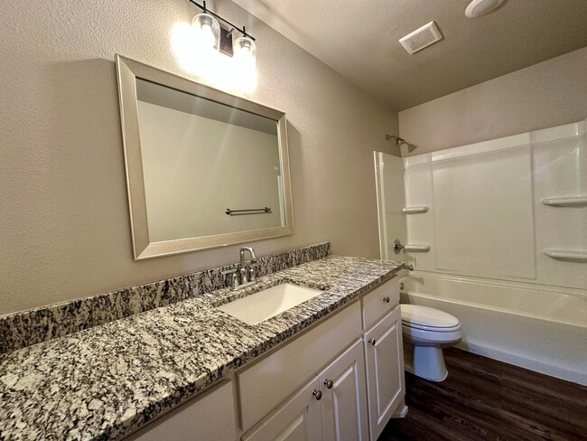 Photo - 5524 122nd Street