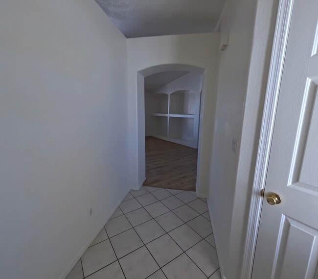 Photo - 2112 E Desert Lakes Dr