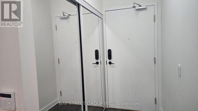 Photo - 85 Oneida Crescent Unit 201