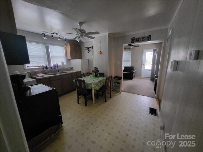 Photo - 13813 Holbrooks Rd House