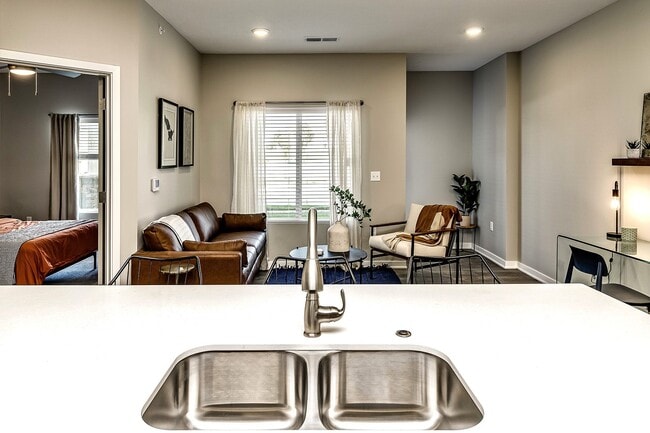 1BR, 1BA - Girard