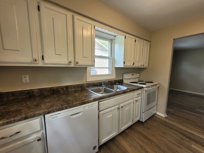 Photo - Cozy two bedroom home, pet friendly!