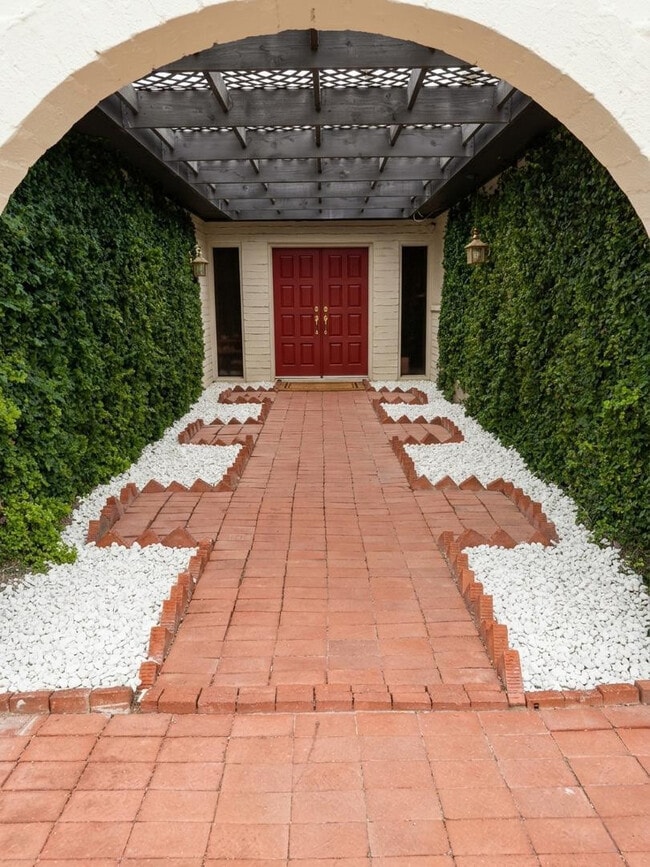 Photo - 6311 N 74th St