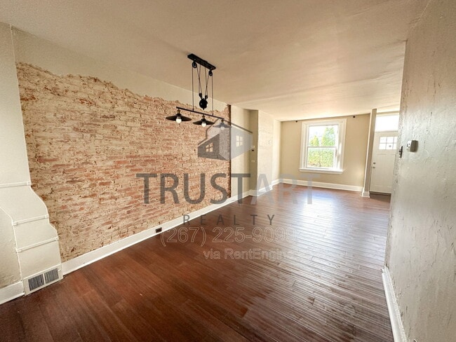 Photo - 3885 Manor St