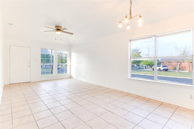 Photo - 300 Tamara Dr