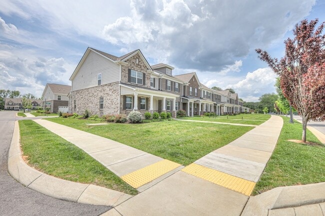 Photo - 531 Swanholme Dr