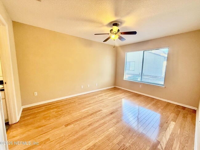 Photo - 334 Redwood Ln