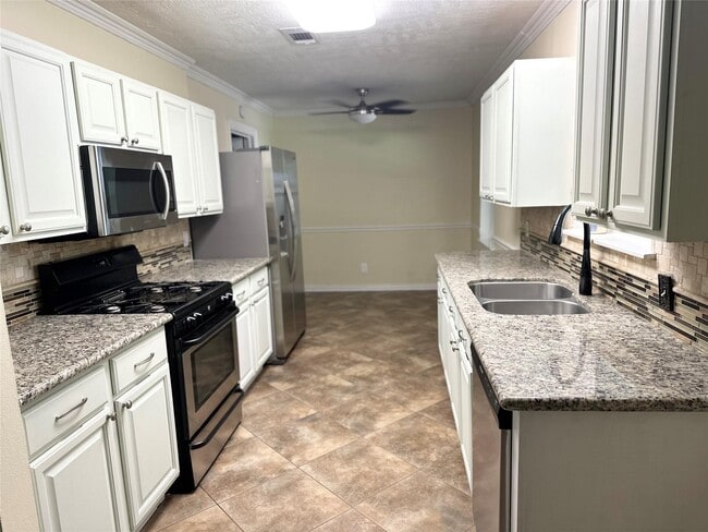 Photo - 1126 E Dartmouth Ln