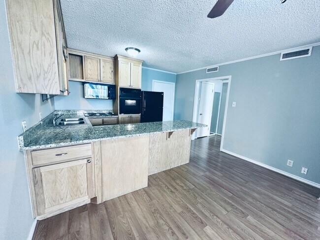 Photo - Fabulous landmark Downtown Austin property! Great downtown neighborhood!