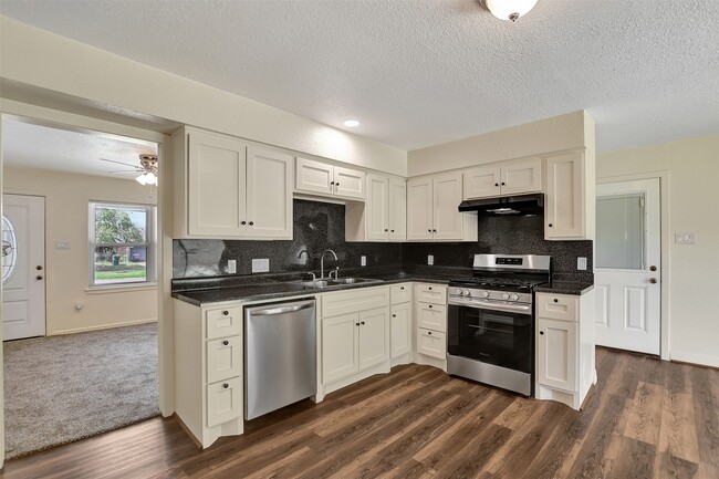 Building Photo - 2505 Dewberry Ln