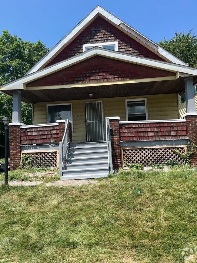 Building Photo - Coming Soon! Section 8 Accepted! Renovatio... Rental
