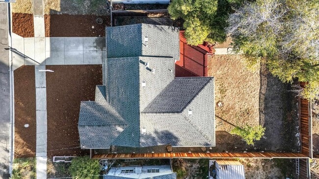 Photo - 2438 Upland Dr