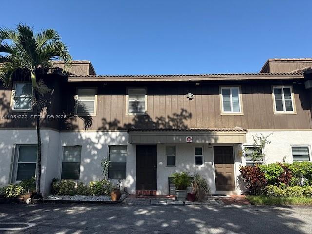 Building Photo - 3920 Woodside Dr