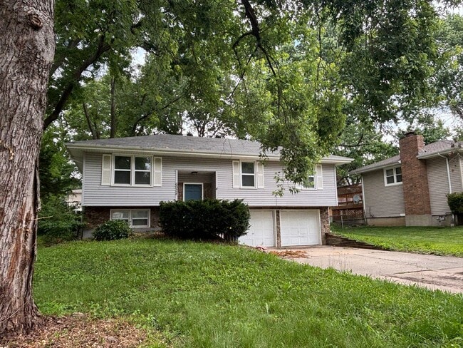 Building Photo - 3 BR/2BA | Newly Renovated Single Family Home | 2-Car Covered Parking | Gated backyard