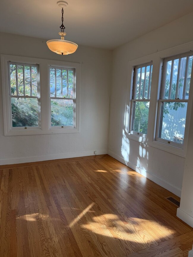 Photo - Beautiful Spanish townhouse with parking and in unit laundry!