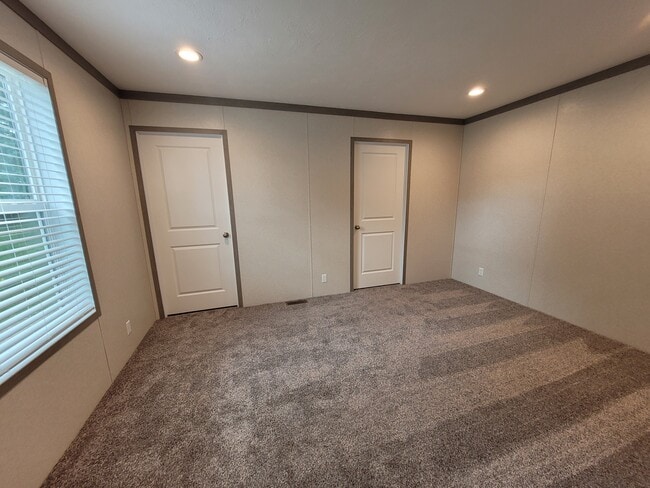 Photo - 855 W Jefferson St