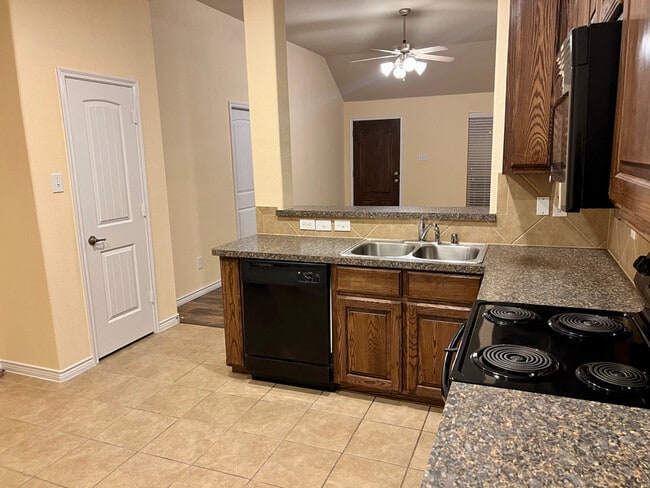 Photo - 2129 Colby Ln