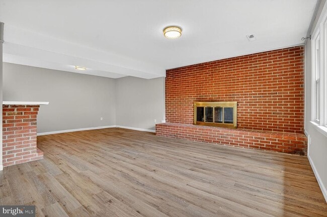 Photo - 9718 Counsellor Dr