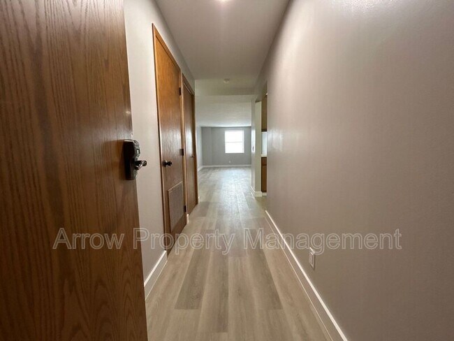 Photo - 208 E 5th St