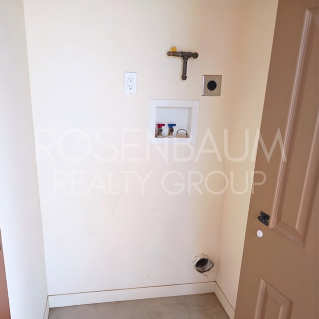 Photo - 2119 E Water St