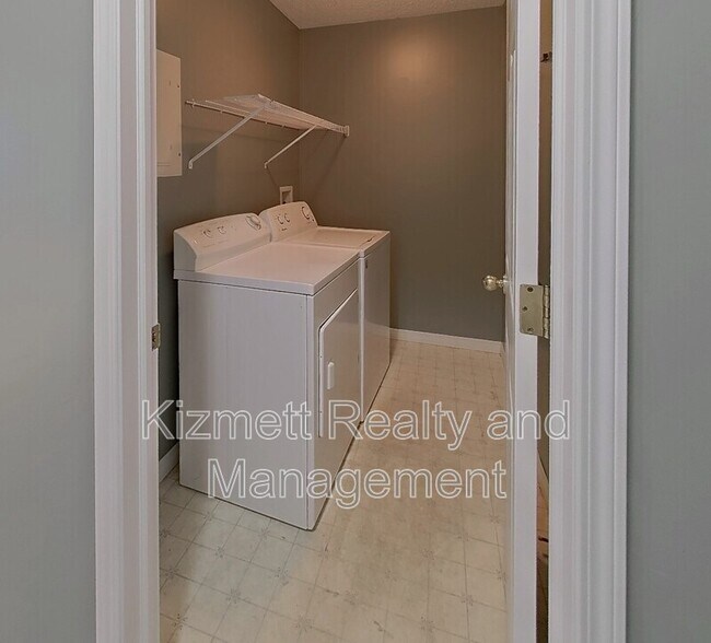 Photo - 9932-9100 100 Ave Unit 402