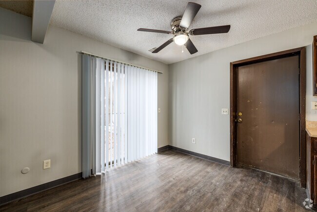 2BR, 1.5BA - 1300SF - Dining Area