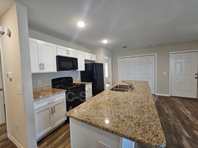 Photo - 2211 Forsyth St