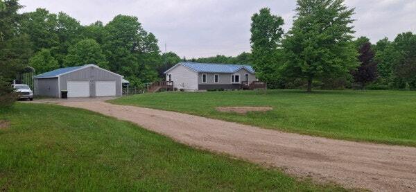 Photo - 602 Saunders Rd