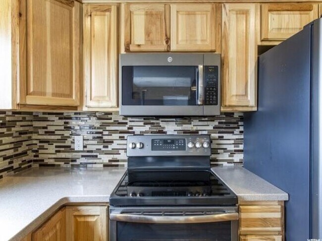 615 Grand St E Unit 3