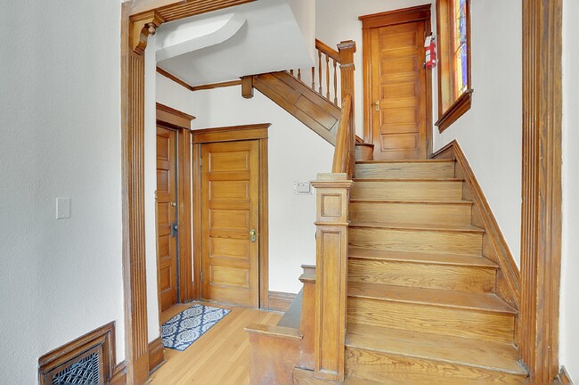 Photo - $1,995 - Charming 1 bed, 1 bath located in Denver with Bonus Flex Room! Unit #1