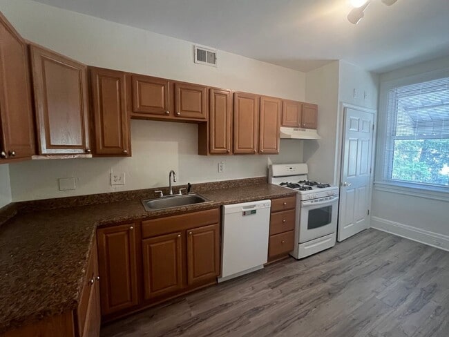 Photo - Spacious Updated 4BED/3BATH In Southside -...