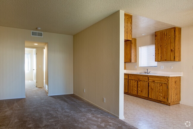 2BR, 1BA - 987 SF