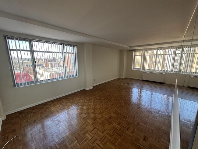 Photo - 950 25th St NW