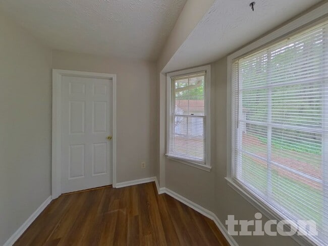 Photo - 507 Ironwood Ct SE