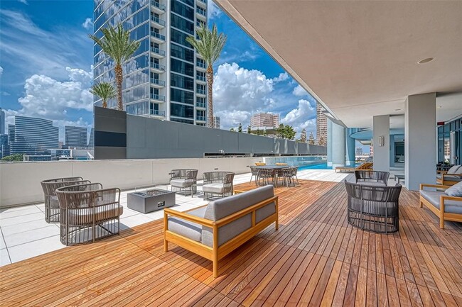 Building Photo - 1600 Post Oak Blvd Unit 1402