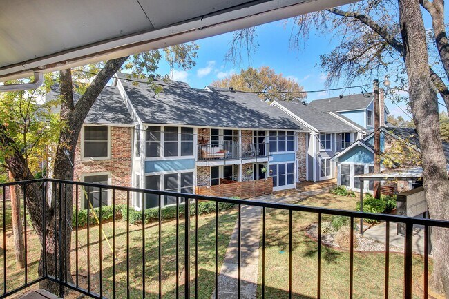 Diamond Loch Apartment Homes