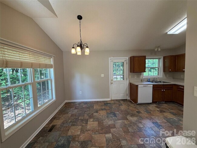 Photo - 375 Brookfield Dr