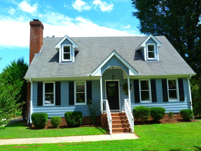 Photo - 211 Sandlewood Dr House