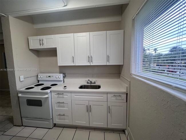 Photo - 980 NW 9th Ave Apartment Unit 16