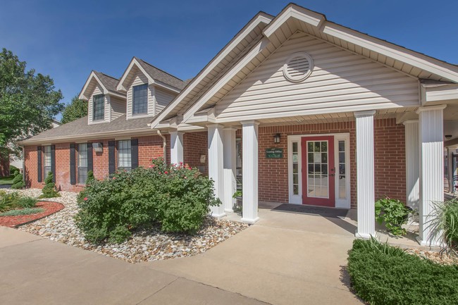 Leasing Office Front - The Ridge of Haysville Apartments