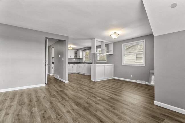 Photo - Big, Bold, and Beautiful Upper Unit!
