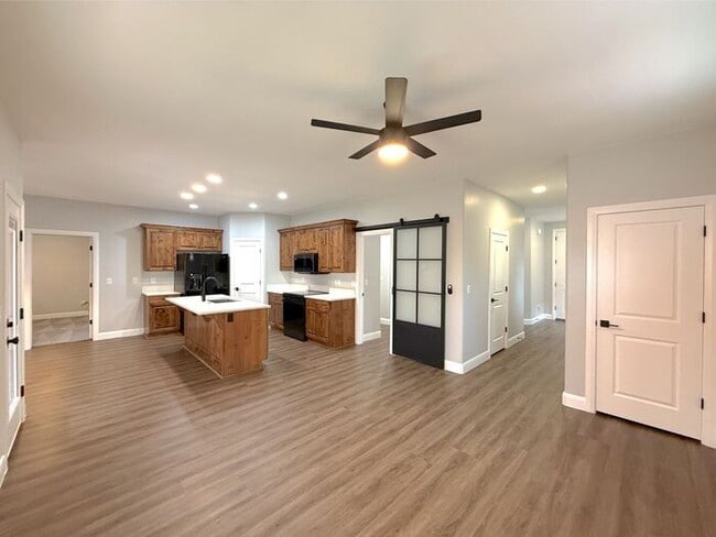 Photo - 4 bed, 2.5 bath duplex unit w/2 car garage