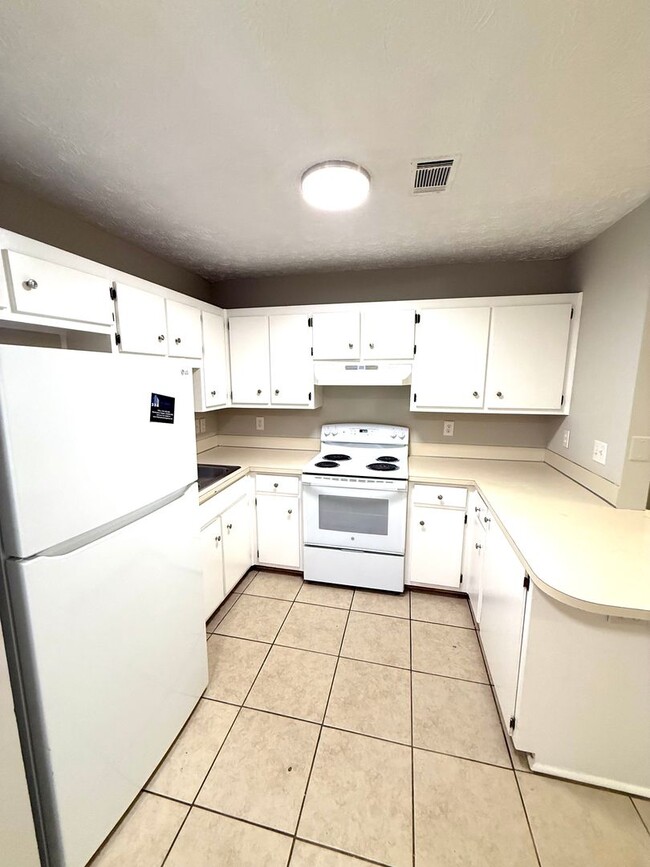 Photo - ** Great 3 bed 2 bath ** Perry Hill Road! ...