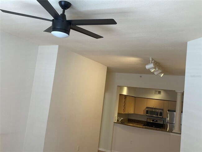 Photo - 200 4th Ave S Unidad 117