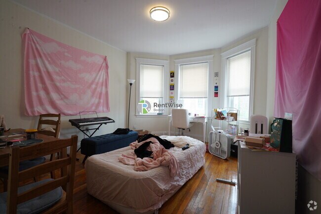 Building Photo - 42 Strathmore Rd Rental