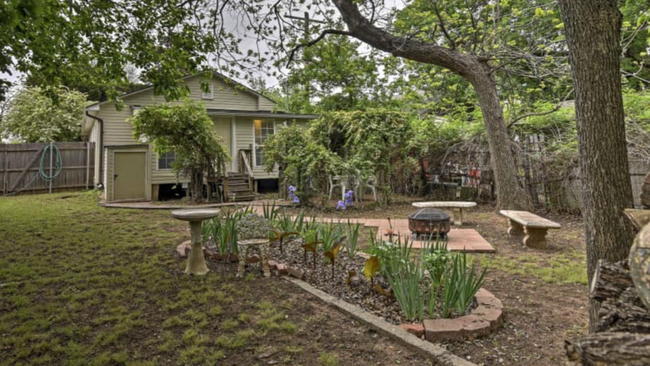 Large landscaped fenced backyard - 1515 N Independence Ave House