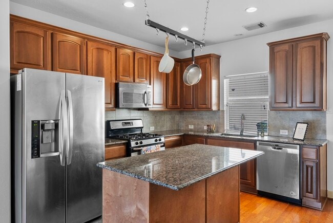 Photo - 313 Hogan St