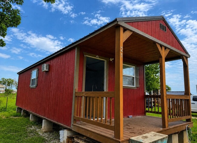 Building Photo - 685 Englehart
