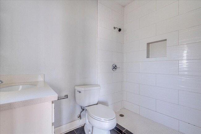 Photo - 1916 Robbins Pl