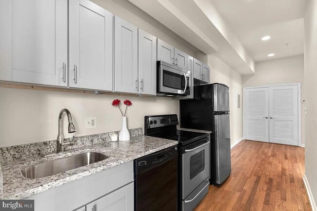Photo - 1275 Meigs Pl NE